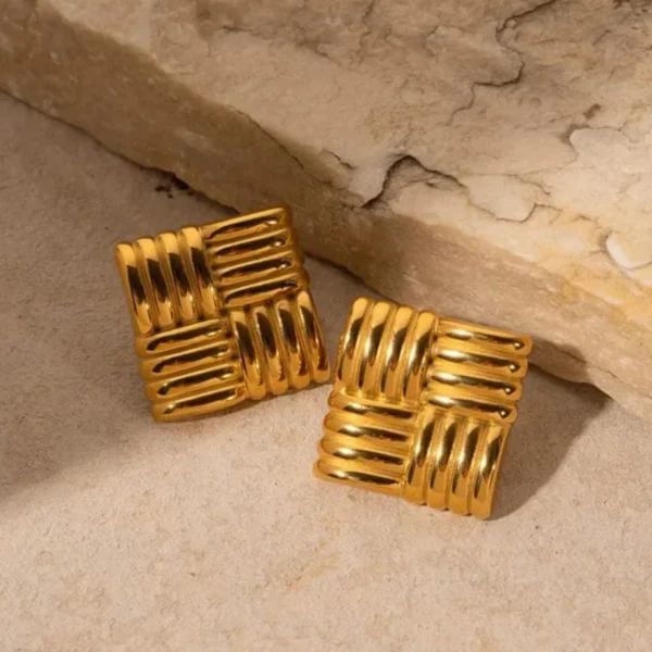 Julie Elegance Gold Earings